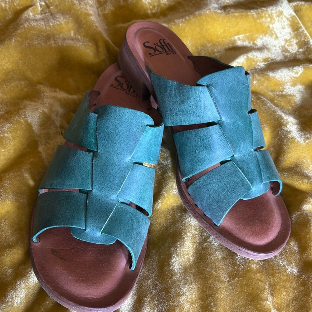 New no tags Sofft leather women’s sandals size 8.5 40